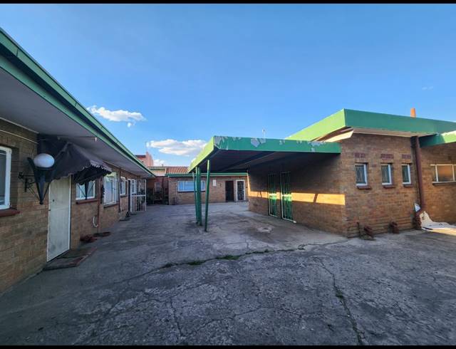 1 BEDROOM FLAT FOR SALE IN VANDERBIJLPARK CE 2
